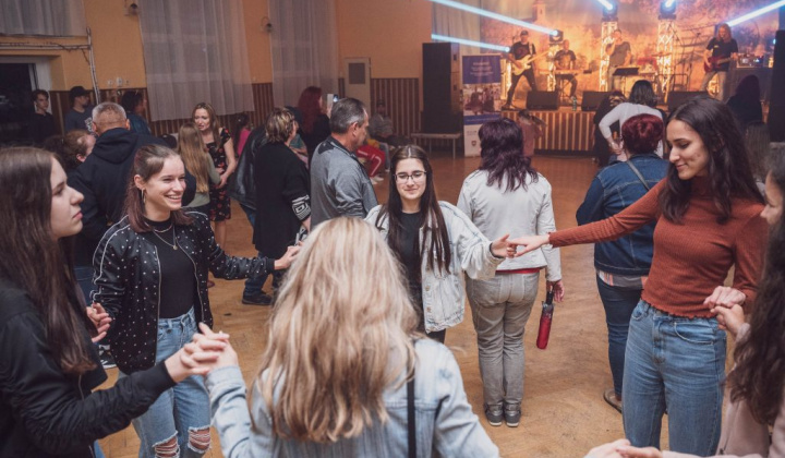11. fotografia fotogalérie Ľudové tradicionálne podujatia pre generáciu budúcnosti FOLK&FEST Népi hagyományőrző rendezvények a jövő generációjáért 2021.06.04. Debraďske drozdy festival / Debrődi rigók fesztivál